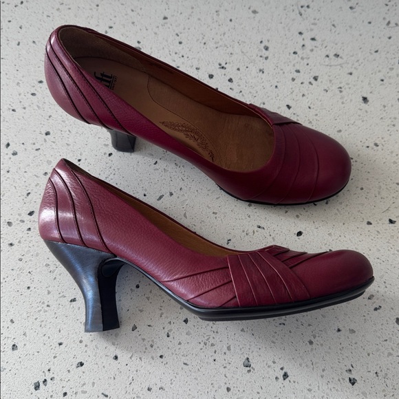 Sofft Burgundy Red Wine Leather Heeled Pumps Comfortable Dress Shoes Size 9.5M - Picture 1 of 14